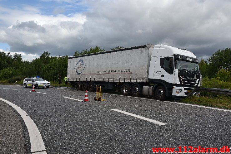 Lastbil ryg af motorvejsrampen. E45 ved DTC - Vejle. 21/06-2018. KL. 10:00.