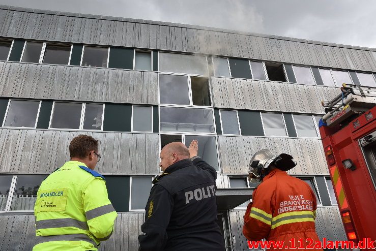 Brand i Etageejendom. Løget Høj 21 i Vejle. 21/06-2018. Kl. 13:11.