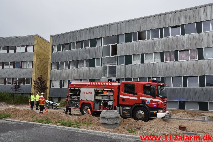 Brand i Etageejendom. Løget Høj 21 i Vejle. 21/06-2018. Kl. 13:11.