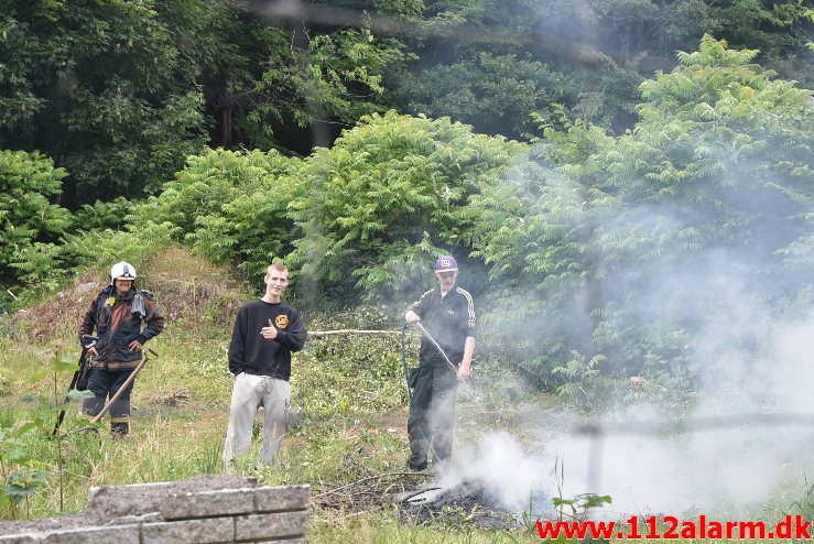 Mindre Naturbrand. Vardevej i Trædballe. 22/06-2018. KL. 19:24.