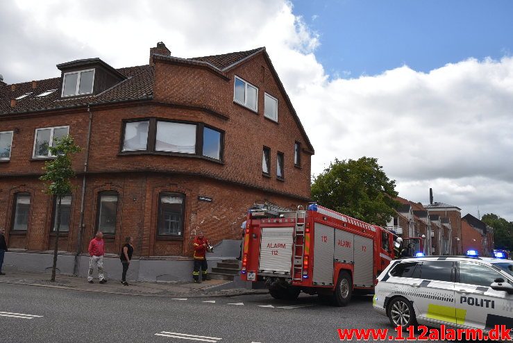 Brand i Etageejendom. Valdemarsgade i Vejle. 23/06-2018. Kl. 10:56.