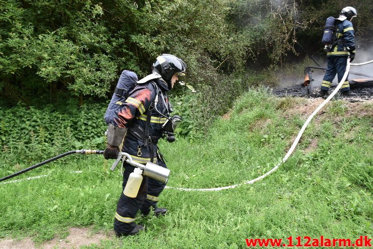 Brand i udhus. Sukkertoppen i Vejle. 24/06-2018. Kl. 07:42.