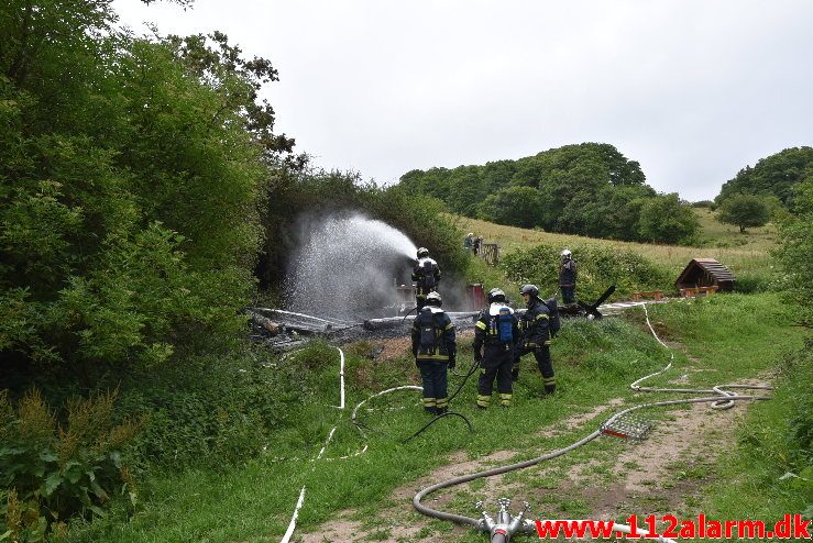 Brand i udhus. Sukkertoppen i Vejle. 24/06-2018. Kl. 07:42.