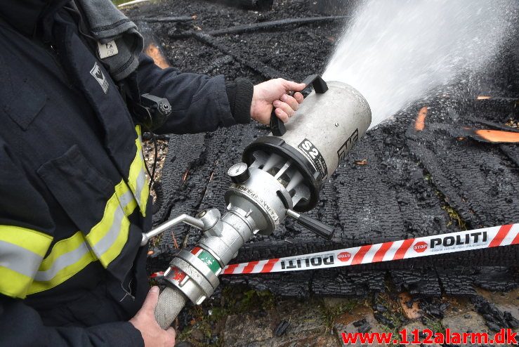 Brand i udhus. Sukkertoppen i Vejle. 24/06-2018. Kl. 07:42.