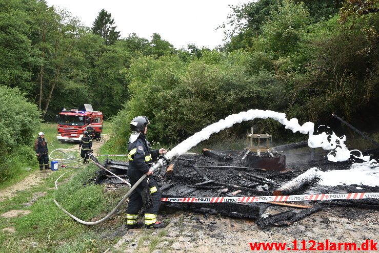 Brand i udhus. Sukkertoppen i Vejle. 24/06-2018. Kl. 07:42.