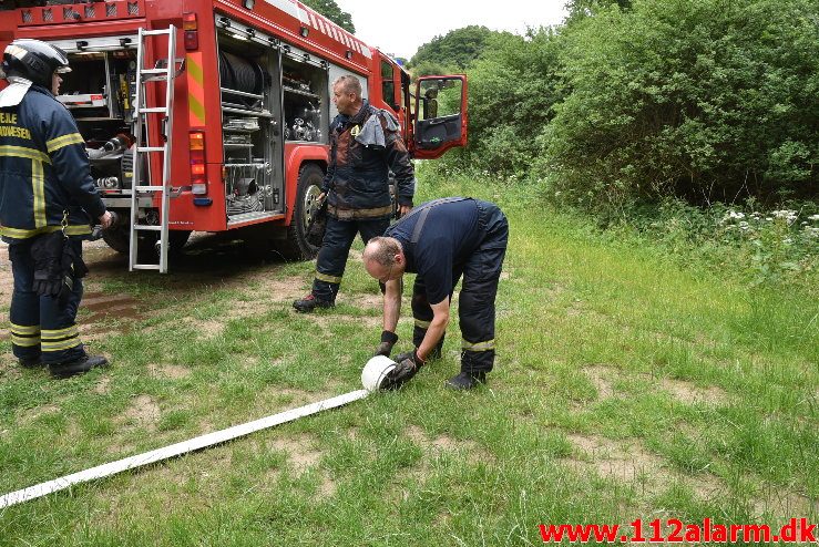 Brand i udhus. Sukkertoppen i Vejle. 24/06-2018. Kl. 07:42.