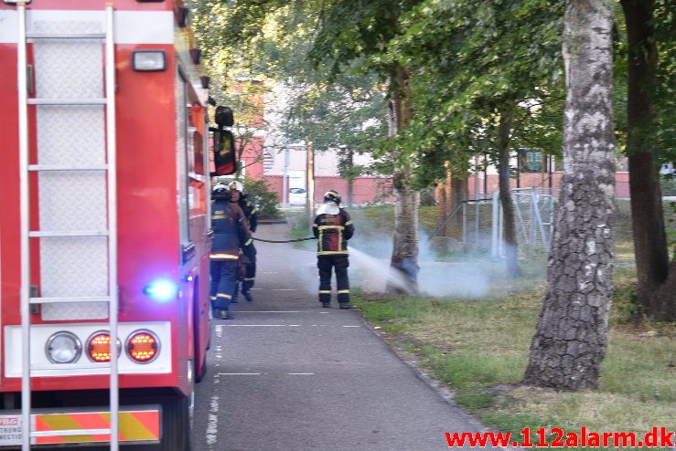 Mindre naturbrand. Steensens Vej i Vejle. 27/06-2018. Kl. 20:19.