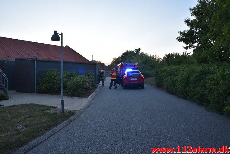 Brand i udhus. Sukkertoppen i Vejle. 27/06-2018. Kl. 21:41.