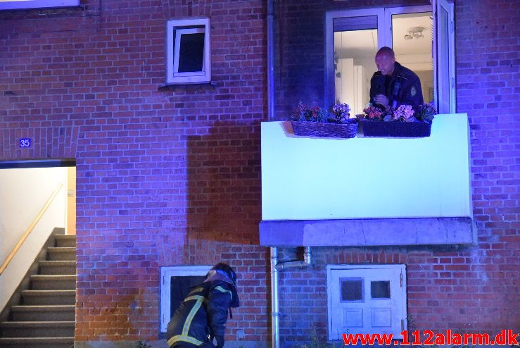 Brand i etageejendom. Valløesgade 35 i Vejle. 29/06-2018. Kl. 02:41.