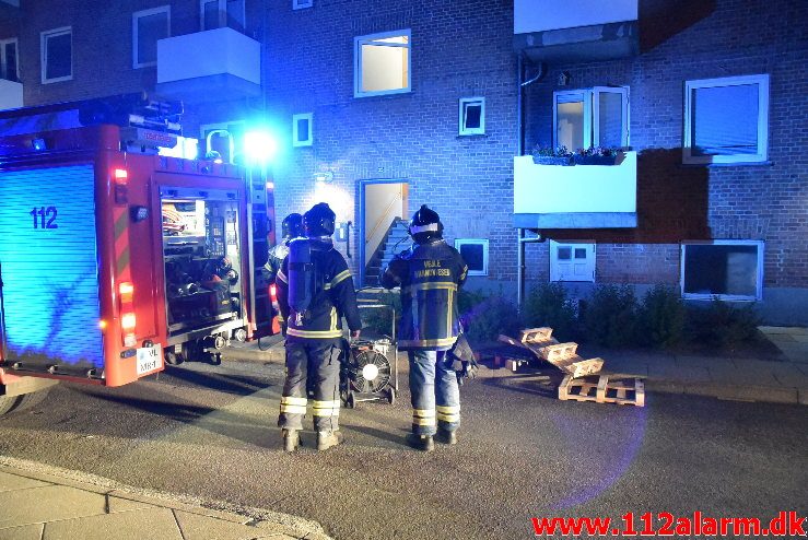 Brand i etageejendom. Valløesgade 35 i Vejle. 29/06-2018. Kl. 02:41.