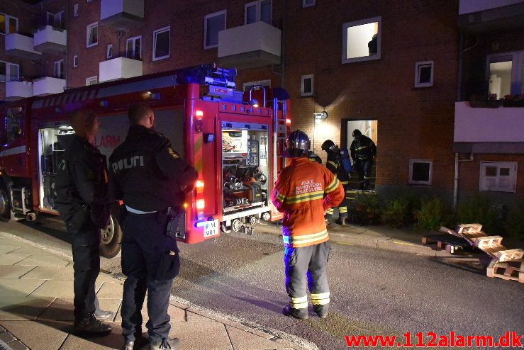 Brand i etageejendom. Valløesgade 35 i Vejle. 29/06-2018. Kl. 02:41.