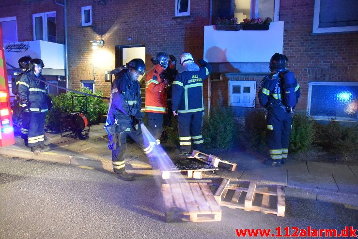 Brand i etageejendom. Valløesgade 35 i Vejle. 29/06-2018. Kl. 02:41.