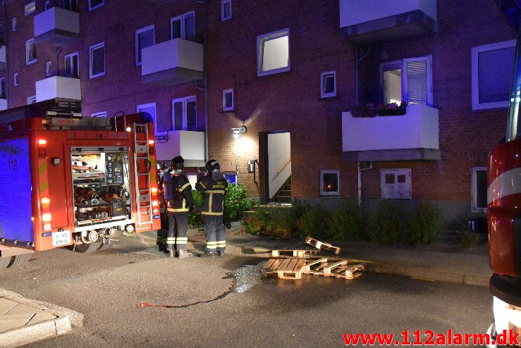 Brand i etageejendom. Valløesgade 35 i Vejle. 29/06-2018. Kl. 02:41.