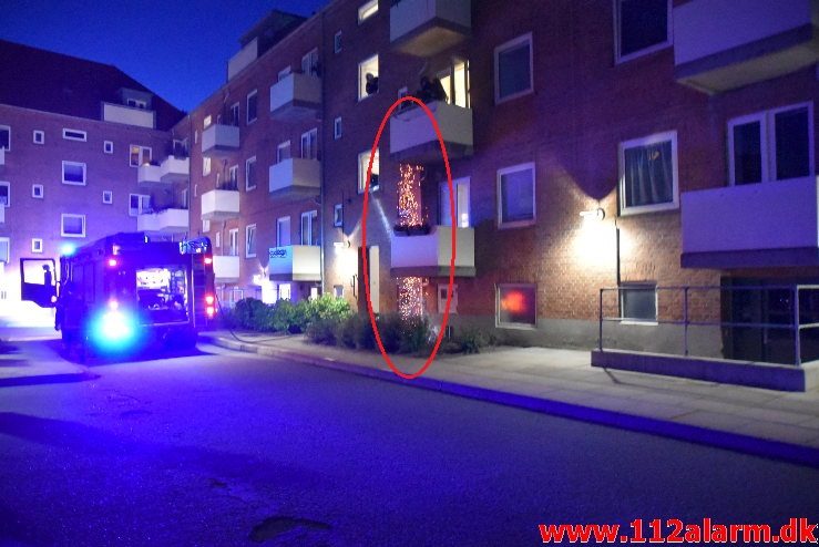 Brand i etageejendom. Valløesgade 35 i Vejle. 29/06-2018. Kl. 02:41.