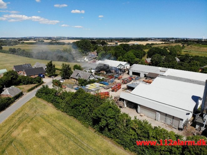 Bygningsbrand. Annasmindevej i Horsens. 30/06-2018. Kl. 13:42.