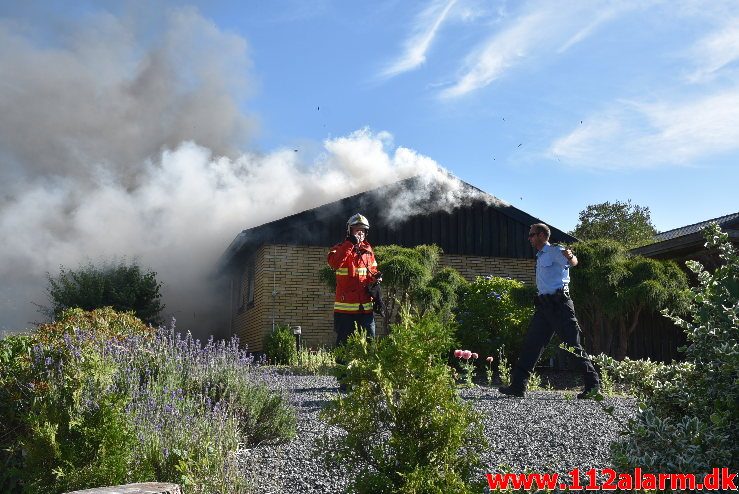 Voldsom brand i Villa. E t Jørgensens Vej i vejle. 03/07-2018. Kl. 18:00.