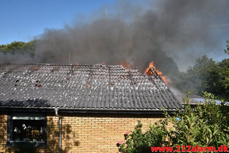 Voldsom brand i Villa. E t Jørgensens Vej i vejle. 03/07-2018. Kl. 18:00.