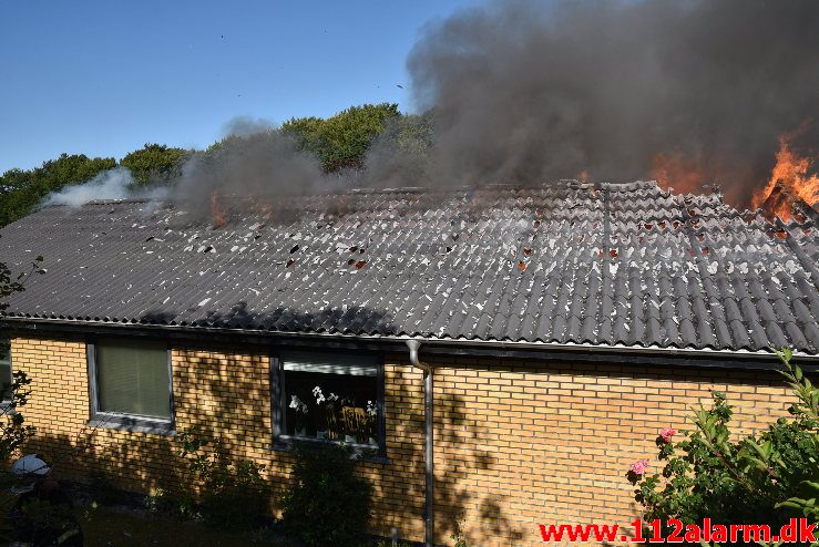 Voldsom brand i Villa. E t Jørgensens Vej i vejle. 03/07-2018. Kl. 18:00.