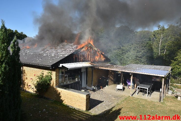 Voldsom brand i Villa. E t Jørgensens Vej i vejle. 03/07-2018. Kl. 18:00.