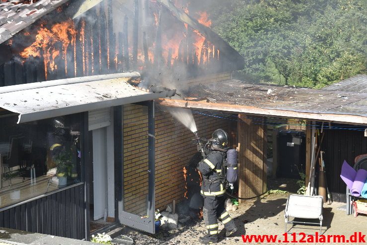 Voldsom brand i Villa. E t Jørgensens Vej i vejle. 03/07-2018. Kl. 18:00.