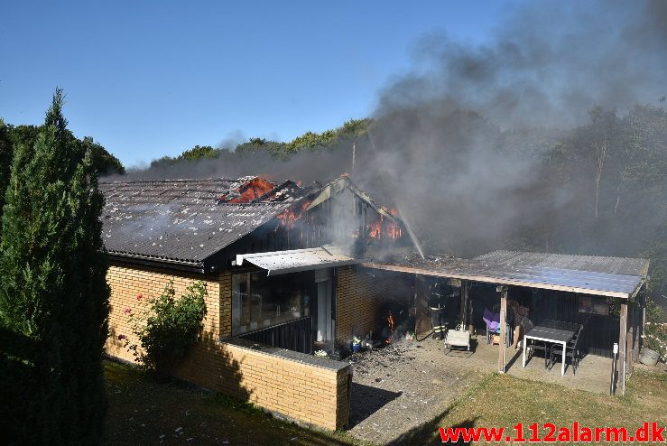 Voldsom brand i Villa. E t Jørgensens Vej i vejle. 03/07-2018. Kl. 18:00.