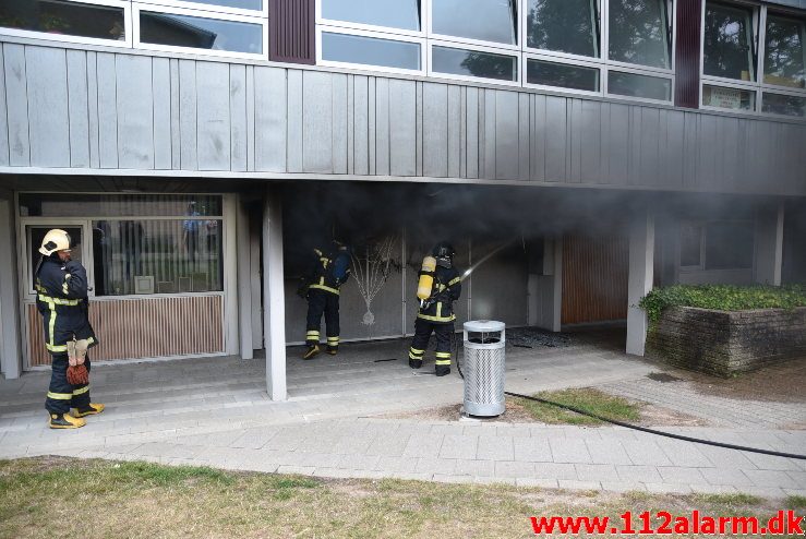 Brand i Etageejendom. Løget Center 71 i Vejle. 05/07-2018. Kl. 20:28.