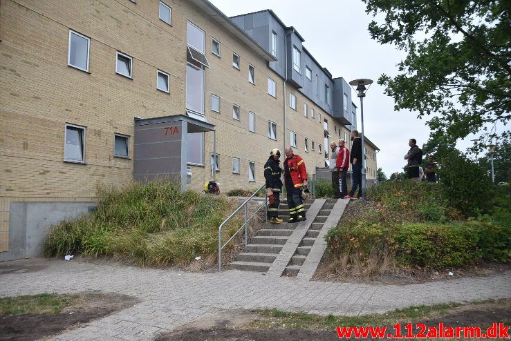 Brand i Etageejendom. Løget Center 71 i Vejle. 05/07-2018. Kl. 20:28.