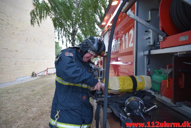 Brand i Etageejendom. Løget Center 71 i Vejle. 05/07-2018. Kl. 20:28.