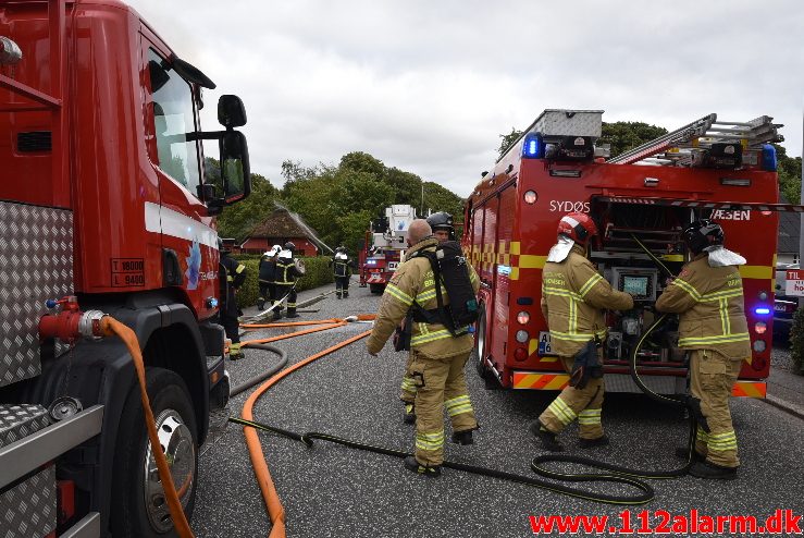 Gårdbrand. Engumvej 91 i vejle øst. 05/07-2018. Kl. 17:33.