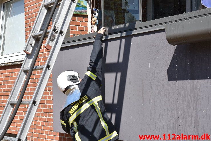 Brand i Etageejendom. Hældagervej i Vejle Øst. 13/07-2018. Kl. 15:16.