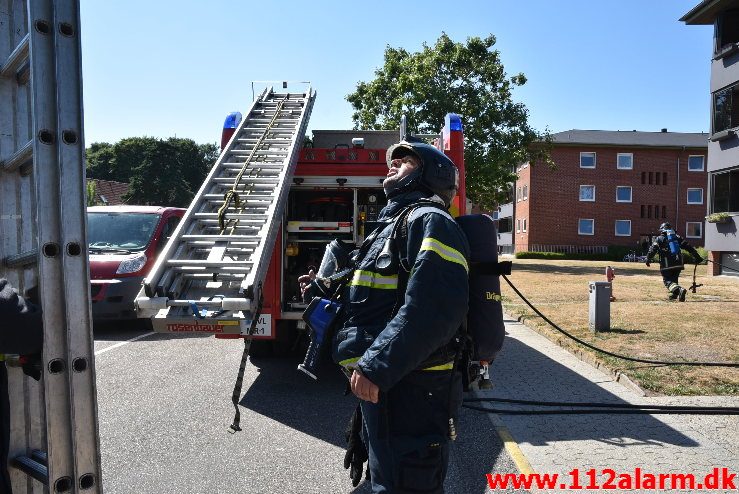 Brand i Etageejendom. Hældagervej i Vejle Øst. 13/07-2018. Kl. 15:16.