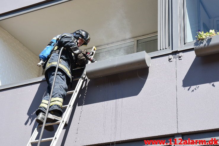 Brand i Etageejendom. Hældagervej i Vejle Øst. 13/07-2018. Kl. 15:16.