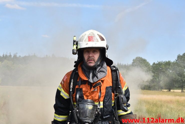 Ild i landbrugsredskab. Rostrupvej ved Gadbjerg. 16/07-2018. Kl. 13:01.