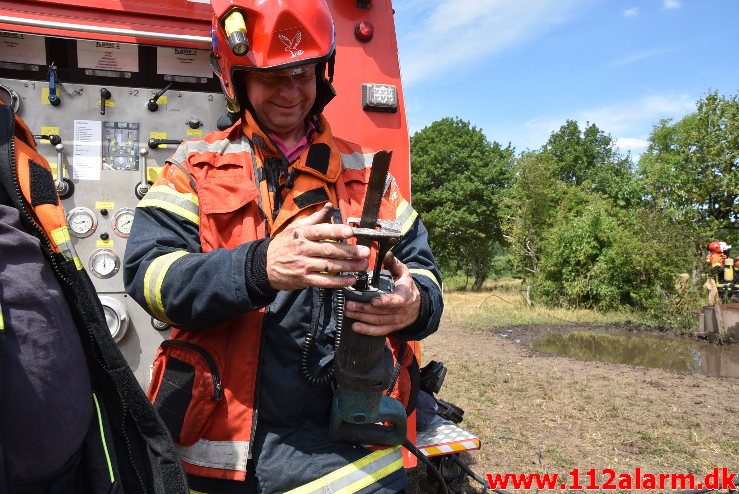 Ild i landbrugsredskab. Rostrupvej ved Gadbjerg. 16/07-2018. Kl. 13:01.