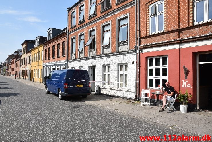 Groft overfald på Kvinde. Staldgaardsgade 39a i Vejle. 20/07-2018. Kl. 4:30.