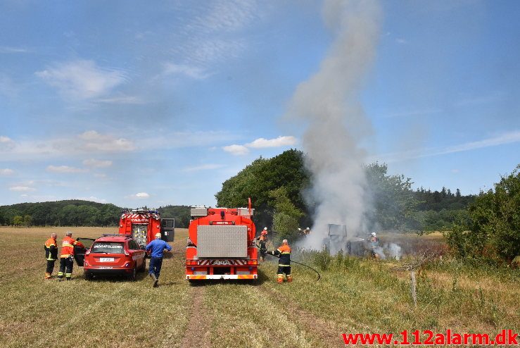 Ild i landbrugsredskab. Rostrupvej ved Gadbjerg. 16/07-2018. Kl. 13:01.