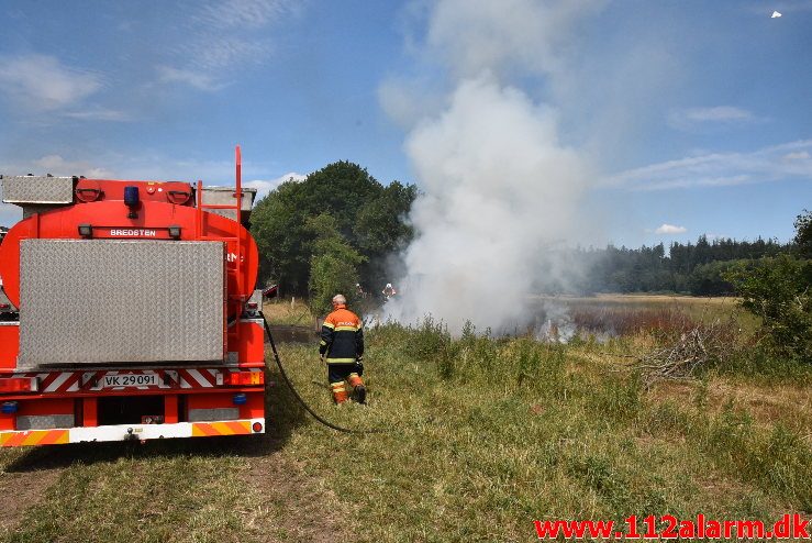 Ild i landbrugsredskab. Rostrupvej ved Gadbjerg. 16/07-2018. Kl. 13:01.