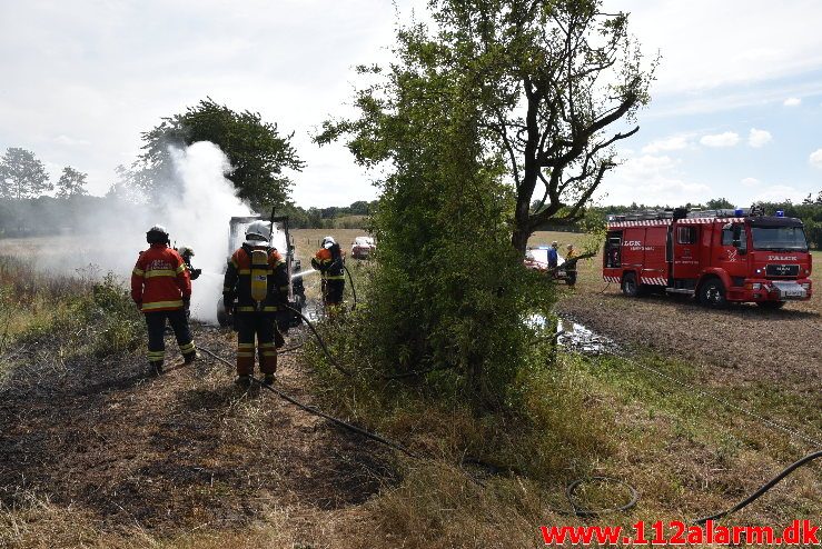 Ild i landbrugsredskab. Rostrupvej ved Gadbjerg. 16/07-2018. Kl. 13:01.