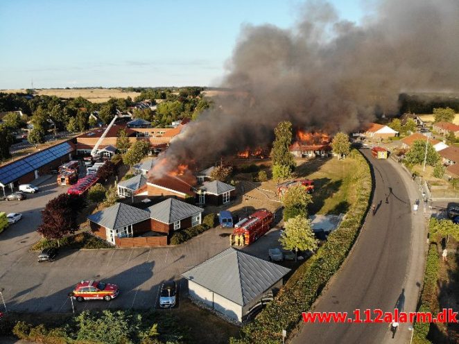 Større Bygningsbrand. Søvangen1 i Søvind. 22/07-2018. Kl. 18:50.