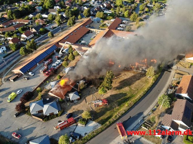 Større Bygningsbrand. Søvangen1 i Søvind. 22/07-2018. Kl. 18:50.