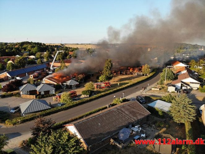 Større Bygningsbrand. Søvangen1 i Søvind. 22/07-2018. Kl. 18:50.