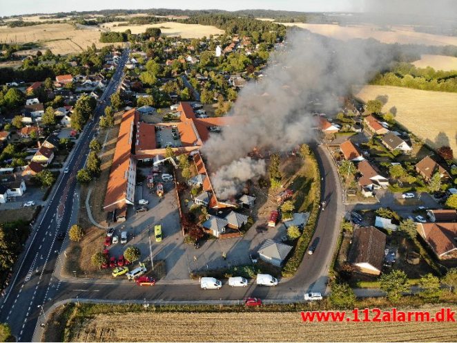 Større Bygningsbrand. Søvangen1 i Søvind. 22/07-2018. Kl. 18:50.