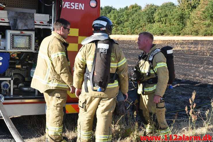 Brand i landbrugsredskab. Logslundvej i Tørring. 27/07-2018. Kl. 17:46.