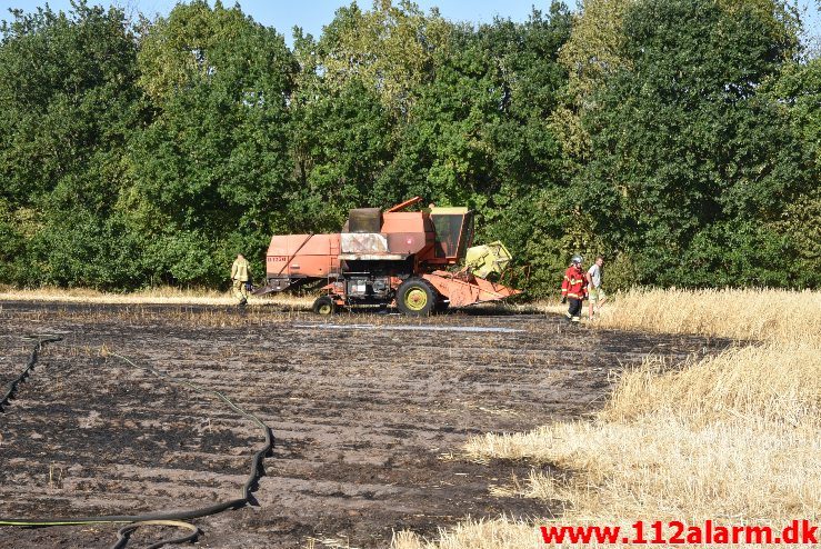 Brand i landbrugsredskab. Logslundvej i Tørring. 27/07-2018. Kl. 17:46.