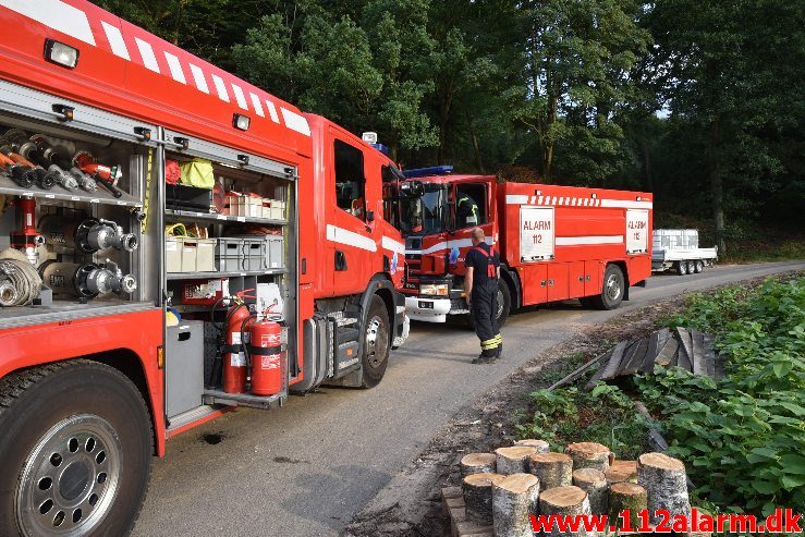 Ild i landbrugsredskab. Hopballevej ved Hopballe Mølle. 30/07-2018. KL. 18:58.