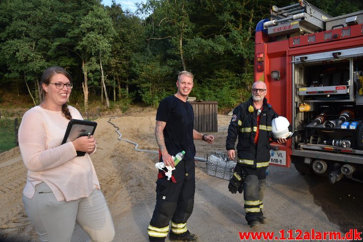 Ild i landbrugsredskab. Hopballevej ved Hopballe Mølle. 30/07-2018. KL. 18:58.