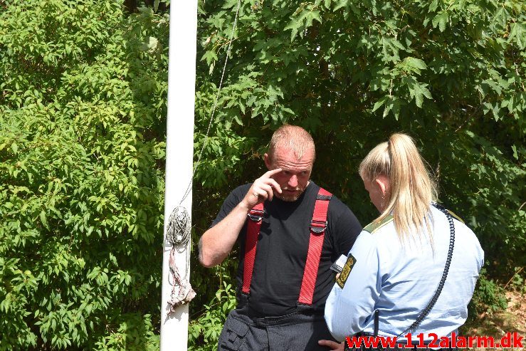 Brand i ubeboet hus. Vejlevej 79 i Jelling. 05/08-2018. Kl. 13:25.