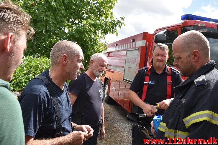 Brand i ubeboet hus. Vejlevej 79 i Jelling. 05/08-2018. Kl. 13:25.