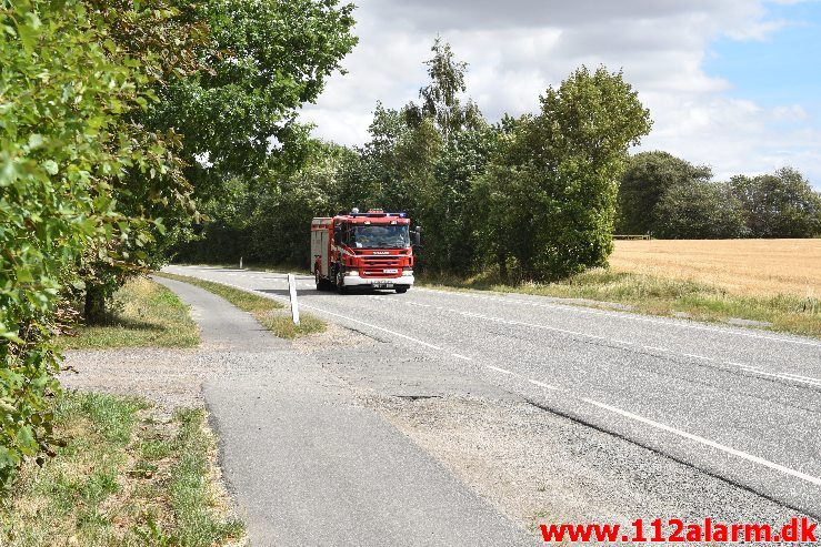 Brand i ubeboet hus. Vejlevej 79 i Jelling. 05/08-2018. Kl. 13:25.