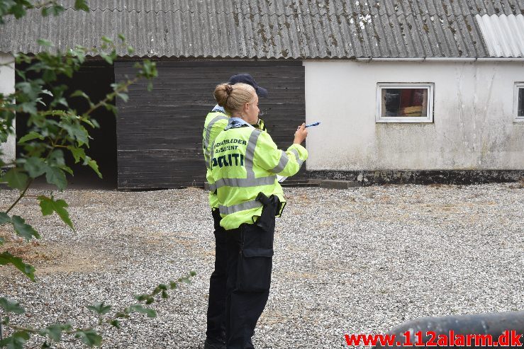 Brand i ubeboet hus. Vejlevej 79 i Jelling. 05/08-2018. Kl. 13:25.